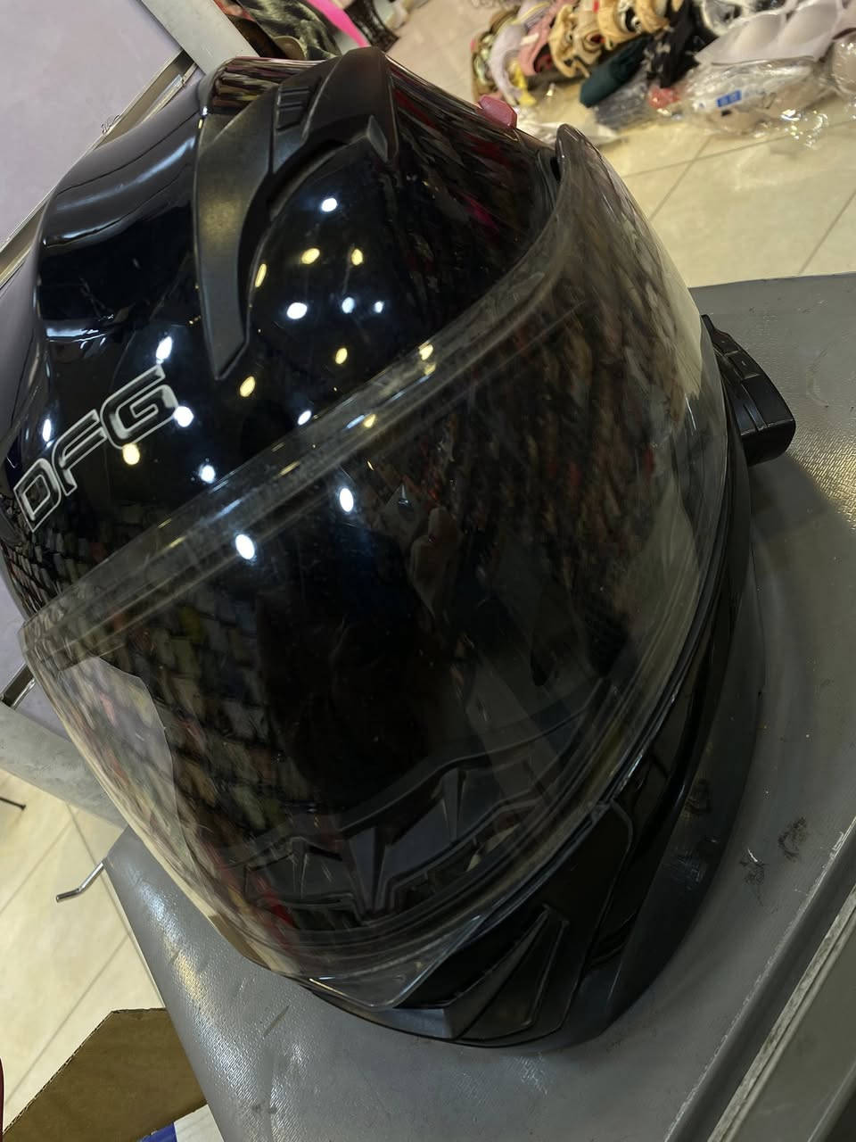 خوذه فك قلاب  ثنين نضاره شمسيه ونضاره عاديه +جهاز بلوتوث سماعه داخليه شغاله سعر خاص. ***********
