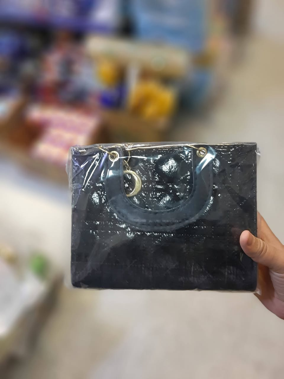 مع اقتراب العيد 
مجموعه من الجنط فقط يم مجمع حكاية 
عرض خاص بس ٥٠٠٠
العنوان 
حي الوفاء شارع-٢٠ مقابل الجزيره
يتوفر خدمة توصيل لجميع مناطق العراق


**إذا كنت صاحب هذا الإعلان وتريد حذفه لأي سبب، رجاءا أرسل رسالة إلى الدعم الفني**