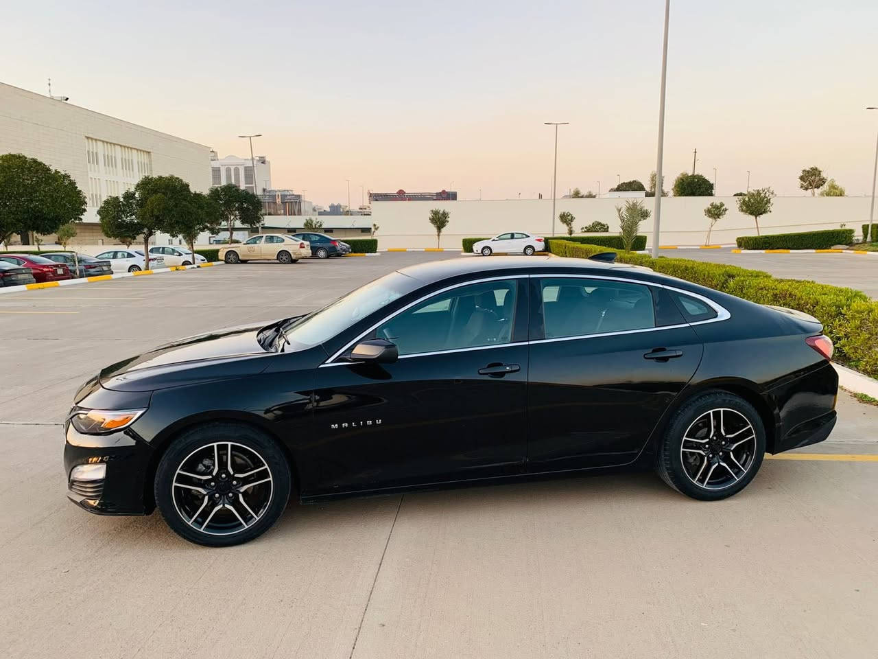 للبيع فقط
سعر مطلوب ( ١٠٢$ ) ورقه 
ماليبو موديل 2021 LT 

***********
***********

مكينه كير صدر كهربائي كفاله 
مسويها ادامه كامله دهن جديد 
باتري جديد تايرات كلها جديد

سياره باسمي سنوي جديد 
رقم أربيل تحويل مباشر نفس اليوم 

سياره بيها اربعه قطعة كلير صفحه سكن
بدون دواخل بجم و سندوق كبس 
ارباك برده فقط باقي سليمه

ماشيه 100km حقيقي
مكينه مامفتوح ✅
