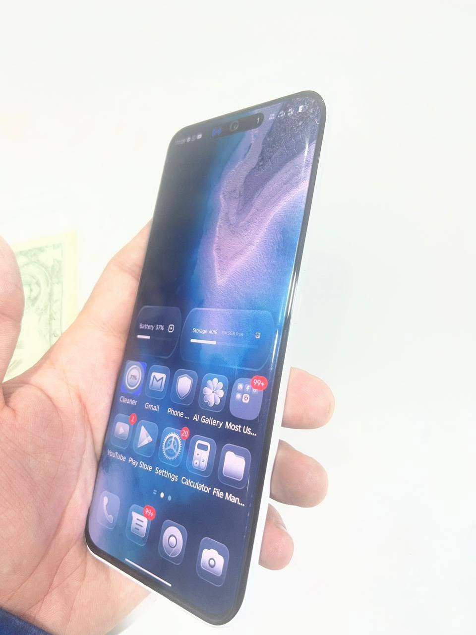 للبيع Tecno Spark Slim استعمال 10ايام
9800

المواصفات:

- شاشة AMOLED منحنية 6.78 بوصة
- دقة 1.5K
- معدل تحديث 144Hz
- معالج MediaTek Helio G200
- ذاكرة 256GB
- رام 16GB (8GB أساسي + 8GB رام افتراضي)
- كاميرا خلفية 50MP
- كاميرا أمامية 13MP
- بطارية 5160mAh
- شحن سريع 45W
- Dual Speakers + Dolby Atmos
- NFC
- IR Blaster للتحكم في الأجهزة
- بصمة + Face Unlock
- Android 15
- تصميم نحيف جدًا 5.93mm

مميزات إضافية:

- مقاومة طرطشة ومياه IP64
- شاشة ساطعة جدًا
- صوت ممتاز
- موبايل شيك وخفيف وأداءه قوي في الاستخدام اليومي


**إذا كنت صاحب هذا الإعلان وتريد حذفه لأي سبب، رجاءا أرسل رسالة إلى الدعم الفني**