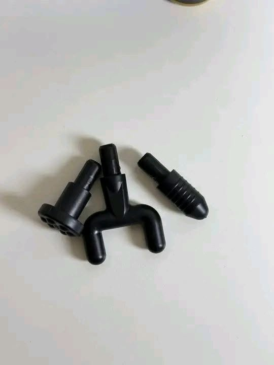 وداعاً لآلام الظهر وتشنجات العضلات! 💆‍♂️💆‍♀️ استرخِ بعد يوم عمل طويل أو تمرين شاق مع جهاز المساج والتدليك الاحترافي (Massage Gun) من براند أسو 👇
المميزات باختصار:
تخفيف فوري للآلام: يساعد على تنشيط الدورة الدموية وفك تشنجات العضلات بفعالية العيادات والمراكز ببيتك.
4 رؤوس مساج منوعة: يأتي مع 4 ملحقات مختلفة مخصصة لكل مناطق الجسم (الرقبة، الظهر، الأكتاف، والمفاصل).
شحن لاسلكي: جهاز عملي ومحمّل ببطارية تدعم الشحن السريع عبر كيبل (USB) المرفق مع العلبة، لاستخدام مريح بدون وايرات.
مستويات متعددة: مجهز بسرعات قابلة للتعديل لتناسب رغبتك، من التدليك الخفيف إلى المساج العميق.
السعر: 11 ألف دينار فقط! 🔥💰
متوفر توصيل سريع لجميع المحافظات 🚚
📥 للطلب أو الاستفسار: راسلونا الآن على الخاص (الدايركت) أو تواصلوا معنا مباشرة عبر الواتساب على الرقم: *********** 💌"
