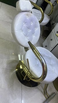 كرسي حلاقة • مرايه • طاولة اكرليك