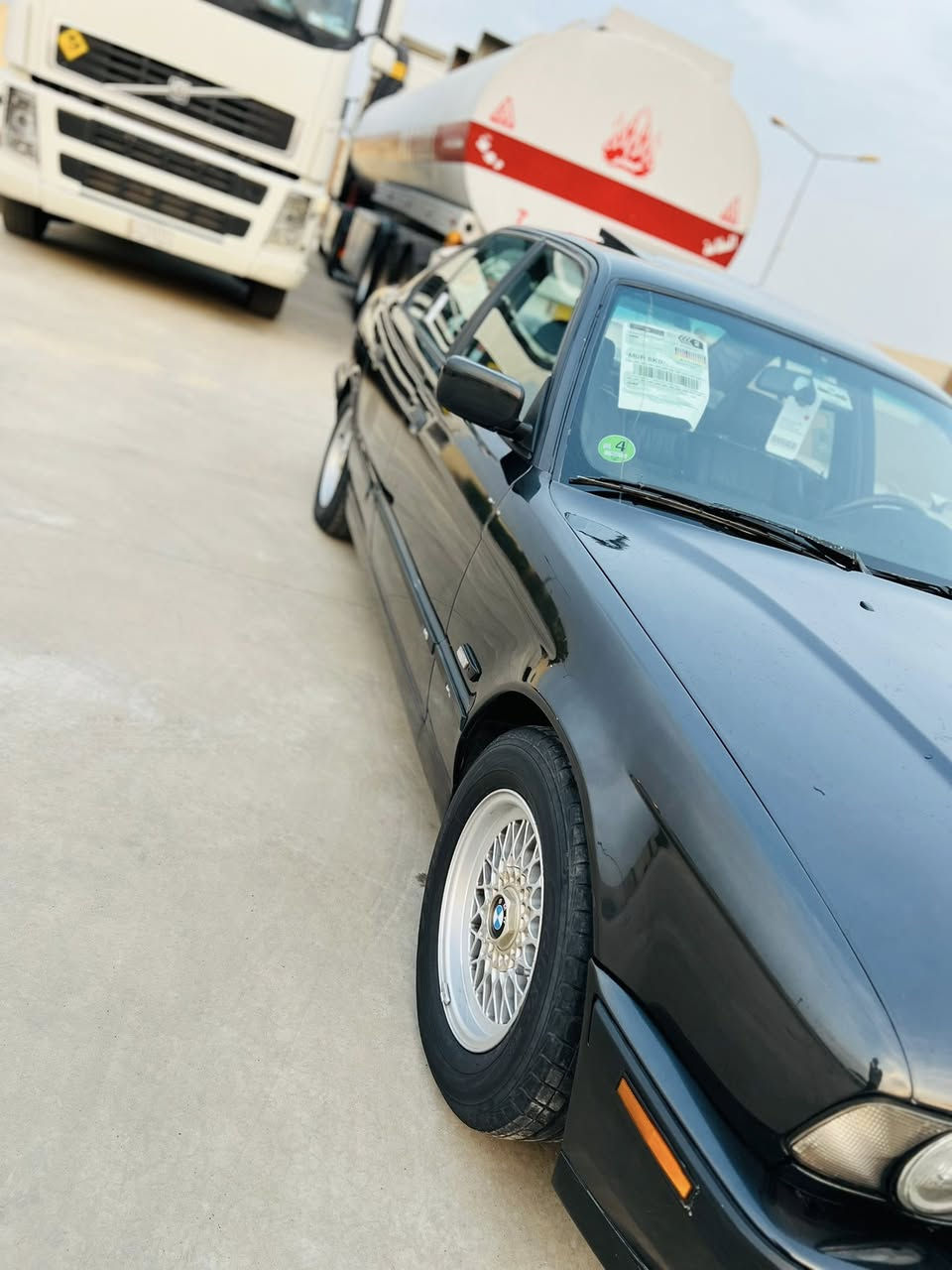 السلام عليكم بي ام للبيع موديل 1991 سنويه جديد بطاقه بانزين بيها 525اصل وفصل مسكر شرط تحويل وكاله سعر خاص او اتصل عل رقم وتدلل ***********🇩🇪
