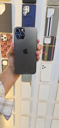 ايفون • ذاكرة ١٢٨ • بطارية ٧٥