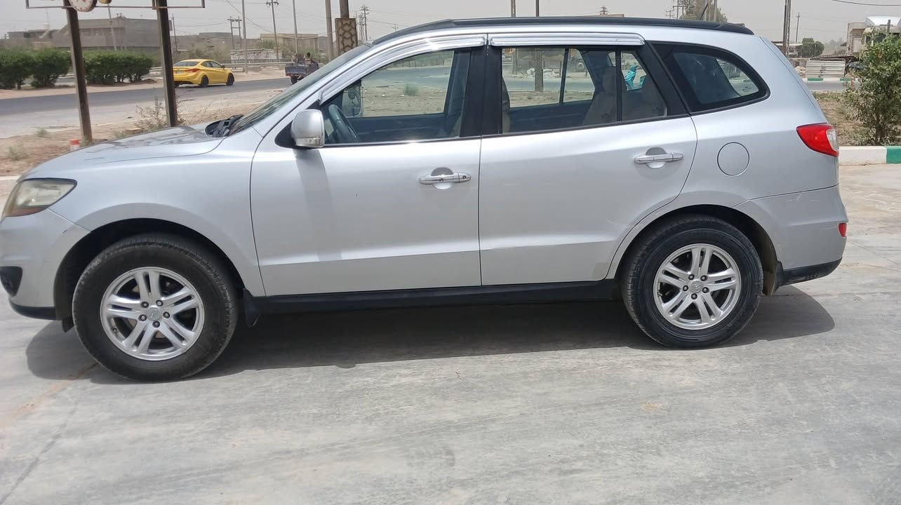 سلام عليكم
سنتافي مديل 2010 
رقم مميز بغداد 27775 بسمي 
سنوية غاية ٢٠٣٠ 
هزه جديده 
تبريد قطعتين نقص غاز 
5راكب 
تحكم ستيرن 
اشاير بل مري 
دشبول شاشه كبيره 
 كير محرك نضيف حجم 2400 دوش المرغوب 
تخم تاير جديد
حداديه امامي خلفي نضيف 
بيها قطعة وحده مصبوغة البنيد ودعامية الامامية 
شخوط  بل باب  مال سويج مع رصعات 
السعر 120$وبيها مجال قليل 
بابل الكفل 
***********
***********
