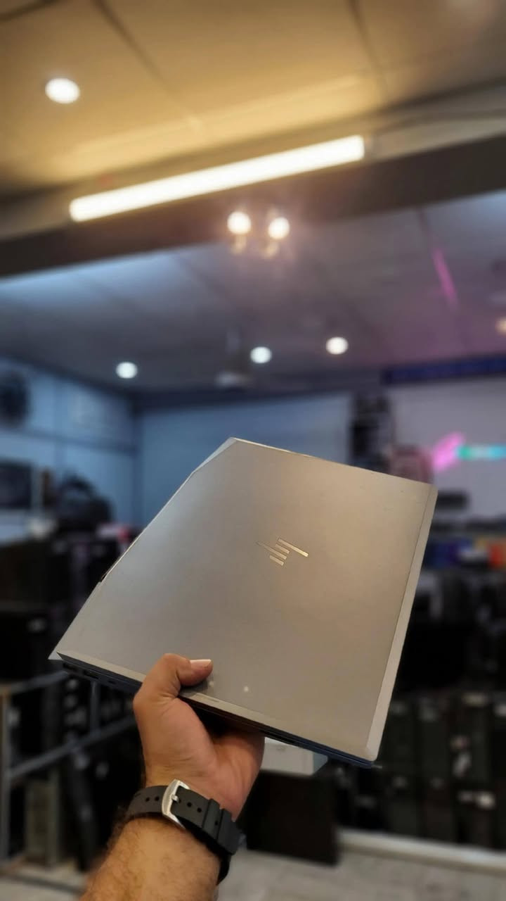 لابتوب HP ZBook 💻
جهاز من فئة Workstation الاحترافية المصممة للأعمال الثقيلة مثل التصميم، المونتاج، البرمجة، والهندسة، إضافة إلى الاستخدام اليومي والدراسة.
سلسلة ZBook معروفة بقوة الأداء وجودة التصنيع العالية المناسبة للعمل لفترات طويلة.
⚙️ المواصفات:
• المعالج: Cori7 الجيل التاسع فئة H – معالج قوي بستة أنوية مخصص للأعمال الثقيلة والأداء العالي.
• الرام: 16GB – مناسب لتعدد المهام وتشغيل البرامج الثقيلة بسلاسة.
• الهارد: 512GB SSD – سرعة عالية في تشغيل النظام والبرامج.
• الشاشة: 15.6 إنج – حجم مريح للعمل والمشاهدة.
• بصمة اصبع 
• كرت الشاشة الداخلي: 8GB

🎁 الهدايا المجانية:
• ماوس
• ماوس باد
• حقيبة لابتوب
• الشاحن الأصلي

🛡 الضمان والخدمات:
• فحص كامل قبل الإرسال
• فحص كامل قبل الدفع والاستلام
• ضمان 30 يوما ضد اي خلل مصنعي 
• الجهاز جاهز للاستخدام المباشر

📍 الموقع:اربيل السلطان مظفر 
 بغداد – الأمين الثانية
السعر 515 الف فقط 
📲 للتواصل واتساب: ***********
🚚 التوصيل متوفر إلى جميع المحافظات
