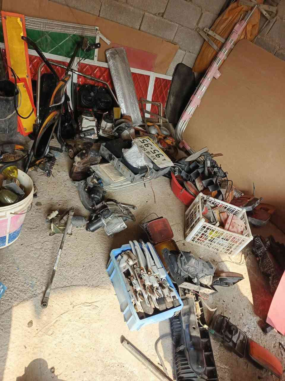 سلام عليكم للبيع دخول حاويه كرينات وغراض حتياطيه ستفسار رقم ***********
