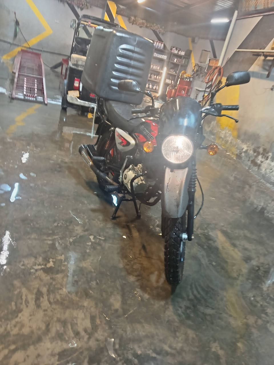 بوكسر جبلي موديل 23اوراق اصولي شرط الترقيم محرك ممفتوح ماشيه 7الاف للتفاصيل اتصل وبيك خير ***********ودلل
