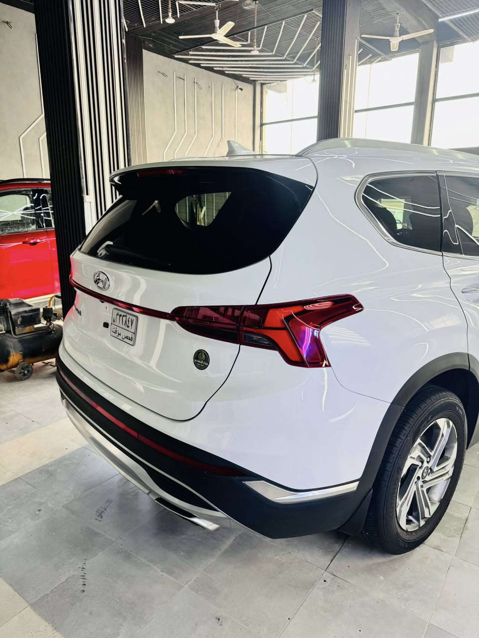 اللهم صل على محمد وآل محمد سنتافيا للبيع موديل 2023 أمريكي محرك 2500 فول مواصفات 1/1 رقم منفيس ماشيه 5000 بيه قطعة وحدة صبغ والباقي كفالة عامه 
5 كامرات السيارة جديده بيه نانو سراميك سونار بيه 
بيه هواي مواصفات 
***********
