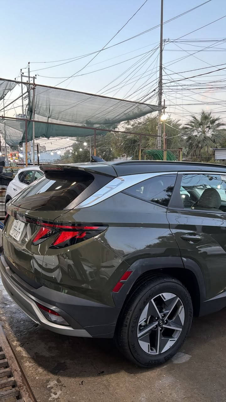 سلام عليكم توسان ٢٠٢٥ لون زيتوني وارد امريكي للبيع 
نص مواصفات 
صبغ جاملغ امامي وبيه ٣ مكانات بارد ايرباك ستيرن طاك ومصلح
ماشيه 4000 مرقمه بغداد 
سعر ٢٢٠ وبيه مجال 
***********
