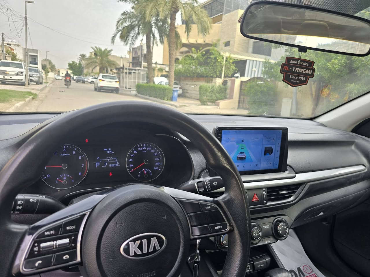 سلام عليكم 
كيا سيراتو 2019 محرك 1600 دوش خليجية مكفولة ما عدا الجاملغ الأمامي صفحة السايق بارد و كير محرك مكفول والصدر كله جديد
ماشية 135الف كيلو مطلوب بيها 143 وبيها مجال بسيط 
للتواصل ***********
