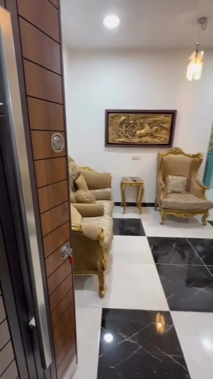 🔥تحية طيبة 

🏡 شقق مؤثثة للإيجار – اليرموك
📍 موقع مميز قريب من مستشفى اليرموك، سيد الحليب، المنصور، ساحة النسور، وكلية الحكمة.
🛏️ غرفتا نوم
🛋️ صالة 🍽️ مطبخ
🚿 حمام 🌤️ منوران
🔌 كهرباء 24 ساعة
📹 كاميرات مراقبة ونظام أمان
💧 ماء مستقل 📡 إنترنت + ستلايت
📞 إنتركام 🛠️ صيانة وخدمات متكاملة
🛏️ إمكانية تغيير السرير حسب رغبة المستأجر.

✅ مناسبة للعوائل والموظفين
💵 الأسعار الشهرية:
🏠 الأرضي: 12$ورقة
🏢 الأول: 11$ورقة
🏢 الثاني: 10$ورقات

🔎 رمز العقار: 417
📱اتصال ***********
💬 واتساب: ***********
✨نستقبل كافة العروض السكنية والتجارية✨
رابط قناة الواتساب 
https://whatsapp.com/channel/0029Vb7Uz8yDp2Q3t1cIWg30

#شقةللإيجار #شقة_للإيجار #للايجار #اليرموك #عقارات_اليرموك_المأمون_الداخلية_القضاة_الحمراء_السفارات_القادسية_الحارثية_حي_الجامعة_الخارجية_العدل
