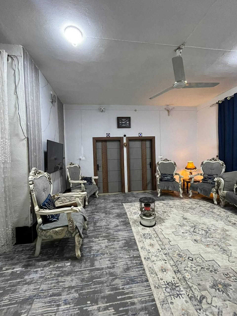 دار مساحة 200متر طابو زراعي سند 25 طابقين غرف نوم عدد 4 حديث البناء 
الواجهة 10 متر  شارع العلوة  الرئيسي فرع ابو نمر   موقع جيد جدا أن شاءالله وبسعر جيد جدا ٨٠ مليون وقابل للتفاوض مكلف بالسعر 
مكتب عقارات بلدروز الحبيبة
 قتيبة البدوي التميمي
 عنوان المكتب الحي العصري
 بدايه شارع خجو


**إذا كنت صاحب هذا الإعلان وتريد حذفه لأي سبب، رجاءا أرسل رسالة إلى الدعم الفني**