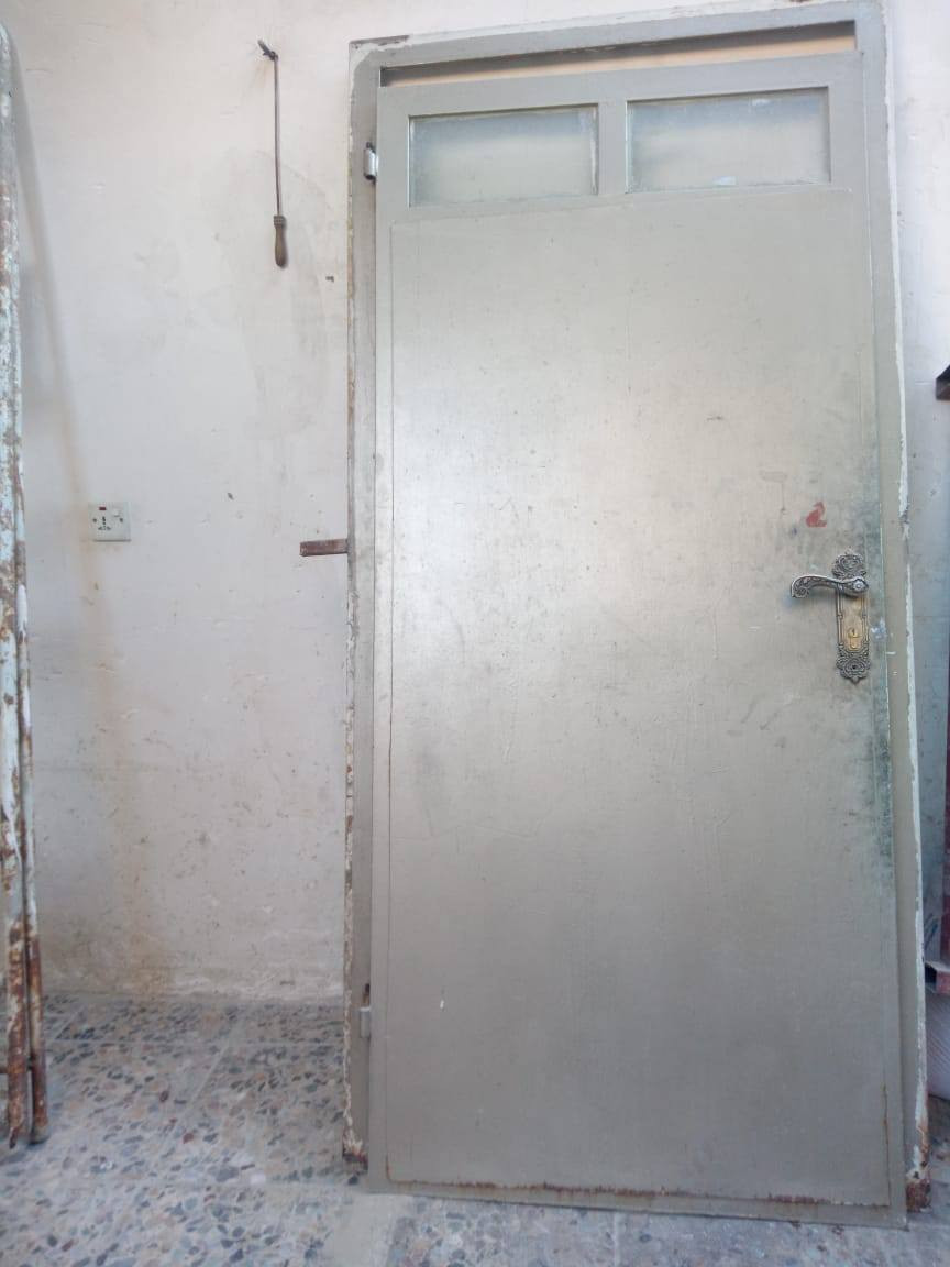 السلام عليكم
#للبيع .. 
🔴 جام خانة بيها باب الفتحه خارجية
ارتفاع 2.60 
العرض 1.90
🔴 شباك صغير .. ارتفاع 1.10 عرض 75
🔴باب حديد كامله مع الچرچوبه هم فتحتها خارجيه ارتفاع مترين عرض 95

للاستفسار الاتصال او المراسله على #الرقم ***********
