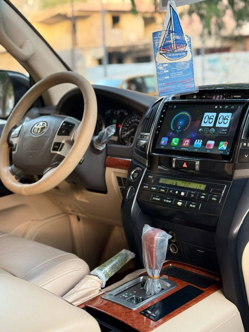 سلام عليكم موديل 2014 خليجي فول الفول مكفوله من صبغ والا حادث صدر امامي وخلفي جديد تخم تاير جديد ماشي ١٢٠  مكينه ٨ سلندر عنوان بغداد مدينه الصدر رقم *********** سعر 41
