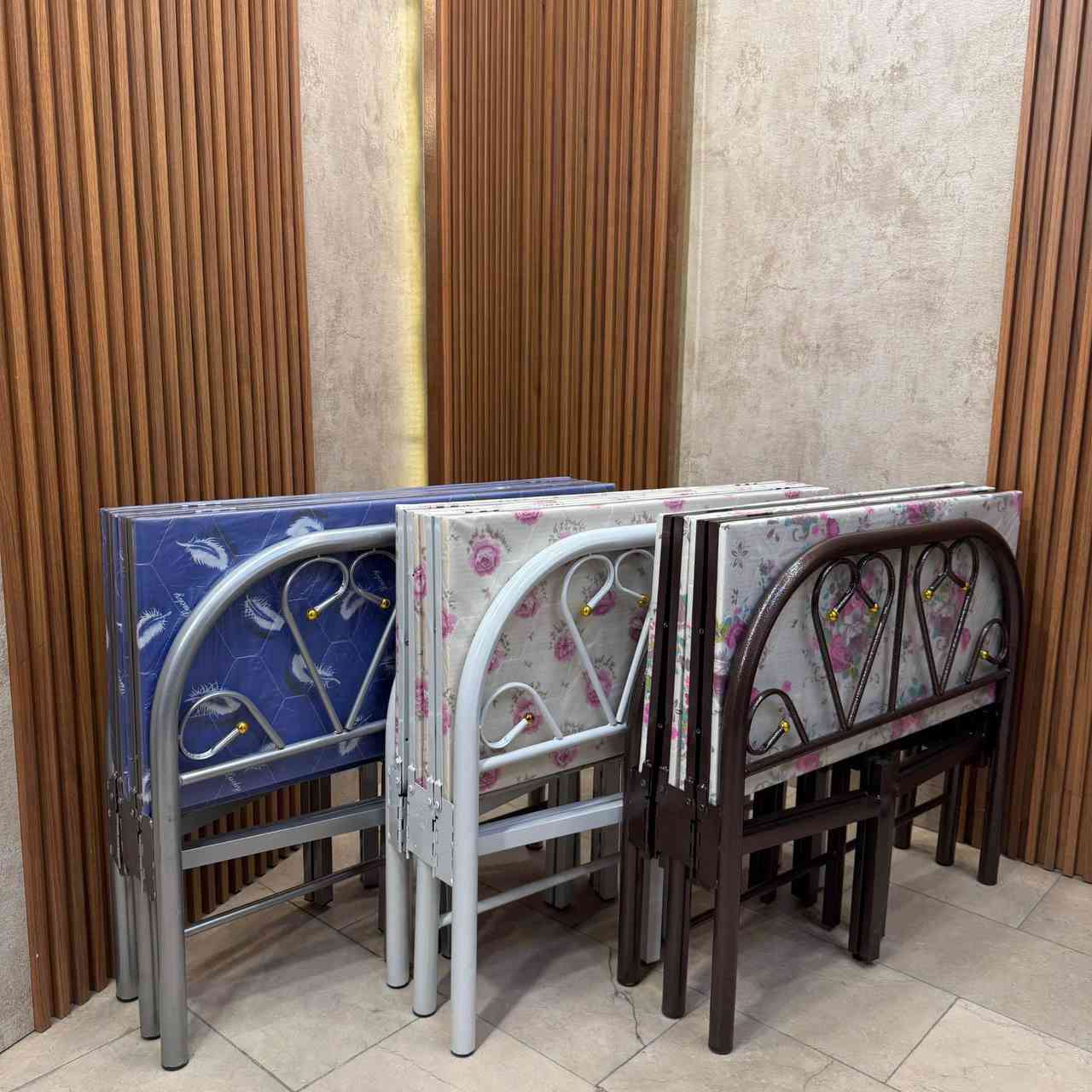 سرير دفتري 90*190 سم 
درجه اولى يتحمل اوزان ثقيله


**إذا كنت صاحب هذا الإعلان وتريد حذفه لأي سبب، رجاءا أرسل رسالة إلى الدعم الفني**