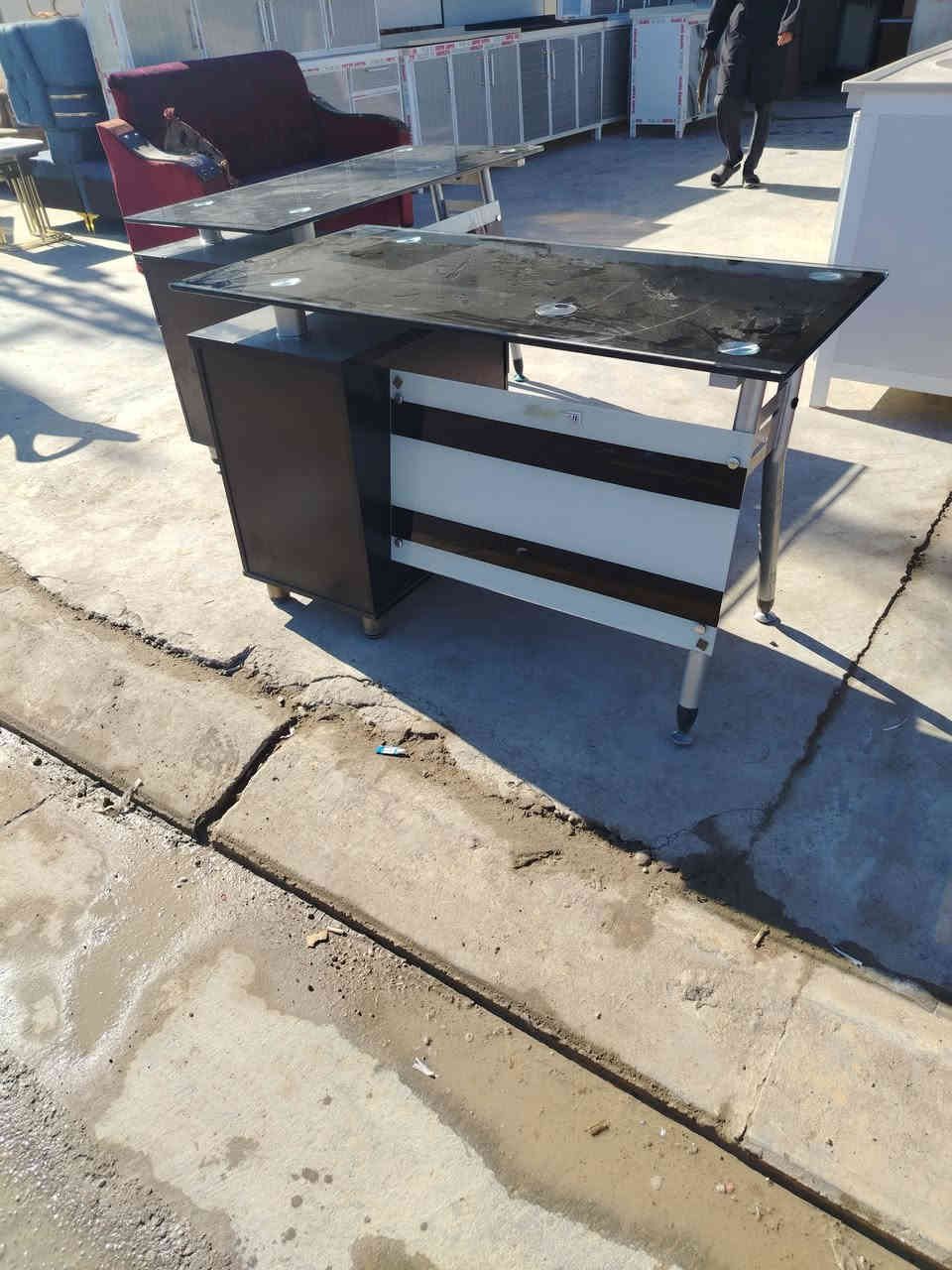 ميوزه مال مكتب مستخدم نظيف العنوان المفرق الطرق والجسور مقابيل العزات بن تجه رايح عليه المفرق الواحد اب 70 وبي مجال الاستفسار *********** كراسي دواره اب 40 الواحد مزاد لأخوين
