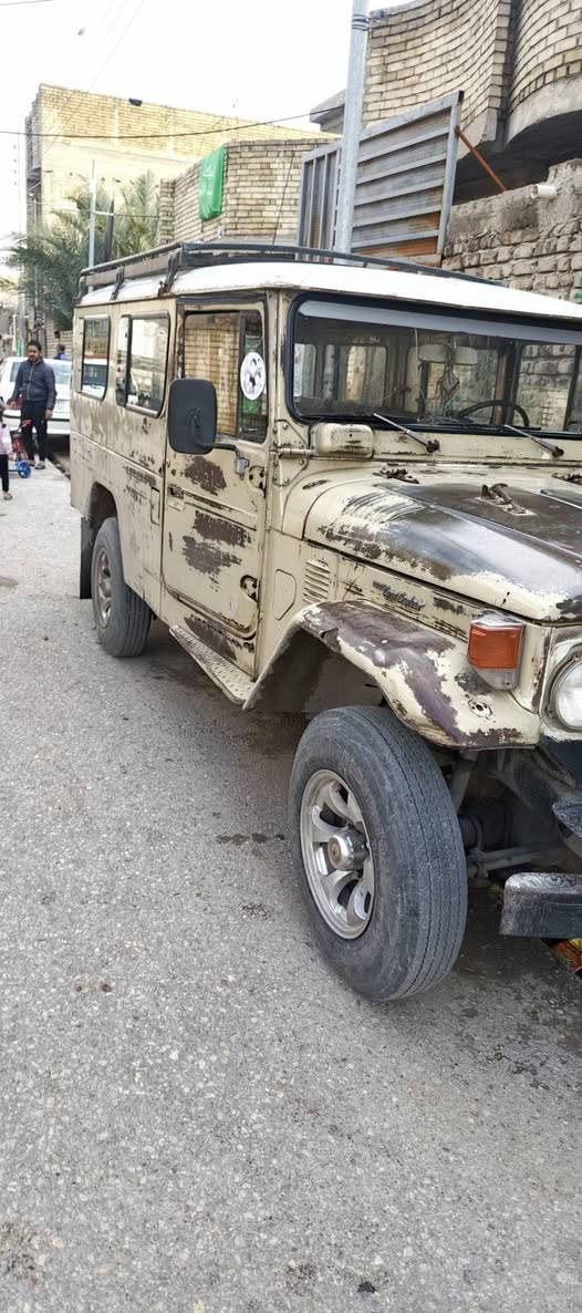 السلام عليكم
لاندي كروز عكرب
موديل 85 
كشر بدون صبغ 
مكينه كيه بنكو 
تخم تاير جديد 
رقم بغداد صدامي شرط التحويل 
***********
