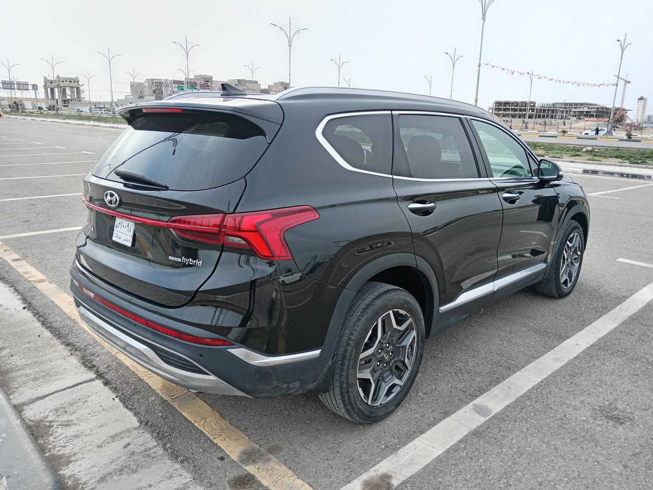 السلام عليكم للبيع
للبيع | هيونداي سنتافي 2023 هايبرد
اللون اسود

وارد امريكي ضرر السياره جاملخ امامي والباب 

المواصفات:فول 1/1
 .  بنرامه
 • بصمة تشغيل + نظام ترحيب بالأبواب
 • رادار + تحديد المسار
 • تدفئة الكشنات
 • صندوق خلفي كهربائي
 • نقاط عمياء + نظام الخروج عن المسار
 • أوضاع قيادة: Sport / Eco / Smart / Snow
 • دفع رباعي HTRAC
 • كير دكم + هاند بريك بصمة
 • أوتو هولد + أوتو ستوب
 • مساعد نزول منحدرات
 • شاحن لاسلكي

حجم المحرك 1600هايبرد
السياره ماشيه 40012mi
صورت الحادث موجوده بلمنشور
السعر: 210وبيه مجال
العنوان: كربلاء المقدسه
رقم الهاتف:***********
ملاحظه: السياره مرقم بغداد كامل
