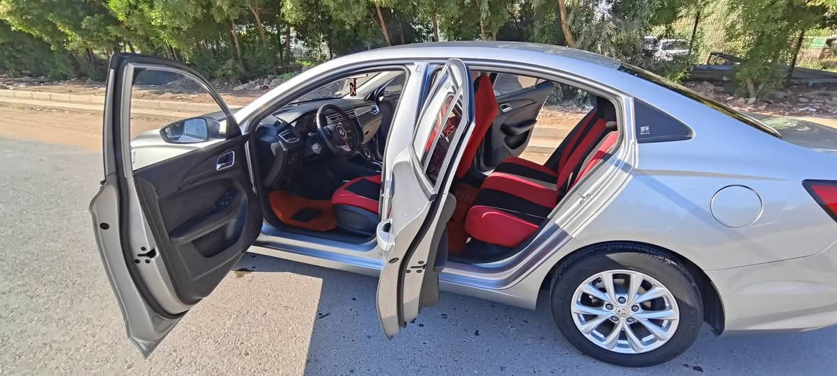 للبيع ام جي 5 موديل 2024
 رقم بغداد 
مصابيح led
‏A.B.S
نظام مراقبة ضغط الهواء في الاطارات
مثبت سرعة
ارضيات MG 
مصابيح نهارية LED
شاشه 
مداخل USB عدد 2
‏Android Auto
‏Apple Car Play
تحكم بالمقود
دبل بصمه
السيارة بيها ضربه خفيفه بالباب الي خلف باب الصدر 
ماشيه 51 الف 
السعر 110 مع مجال
مكان السياره الديوانية قضاء الشاميه 
للاستفسار الاتصال على الرقم
***********
