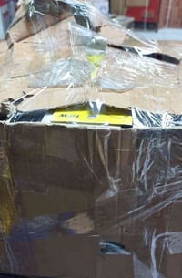 كارتون لاصق هاتف انواع (اغلبهم قديم)  عددهم تقريباً فوك 750 قطعة   الس...