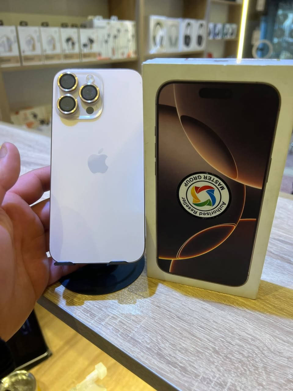 جهاز ايفون ١٦ برو ماكس
ضمان ماستر 
ذاكرة /256G
بطاريه/99%
كارتونه غراضه كامله 
السعر/ مليون و٤٥٠

هاتف/***********
