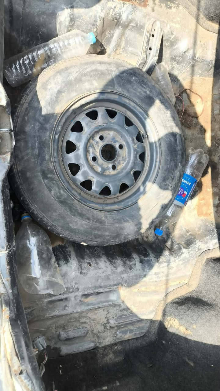 هوندا للبيع شقاله كير شرط محرك بدايه سنويا بيضة شرعي بل موصل مراوس ترهم سعرها ١٢ وبيها مجال العنوان خرمر عوينات ***********
