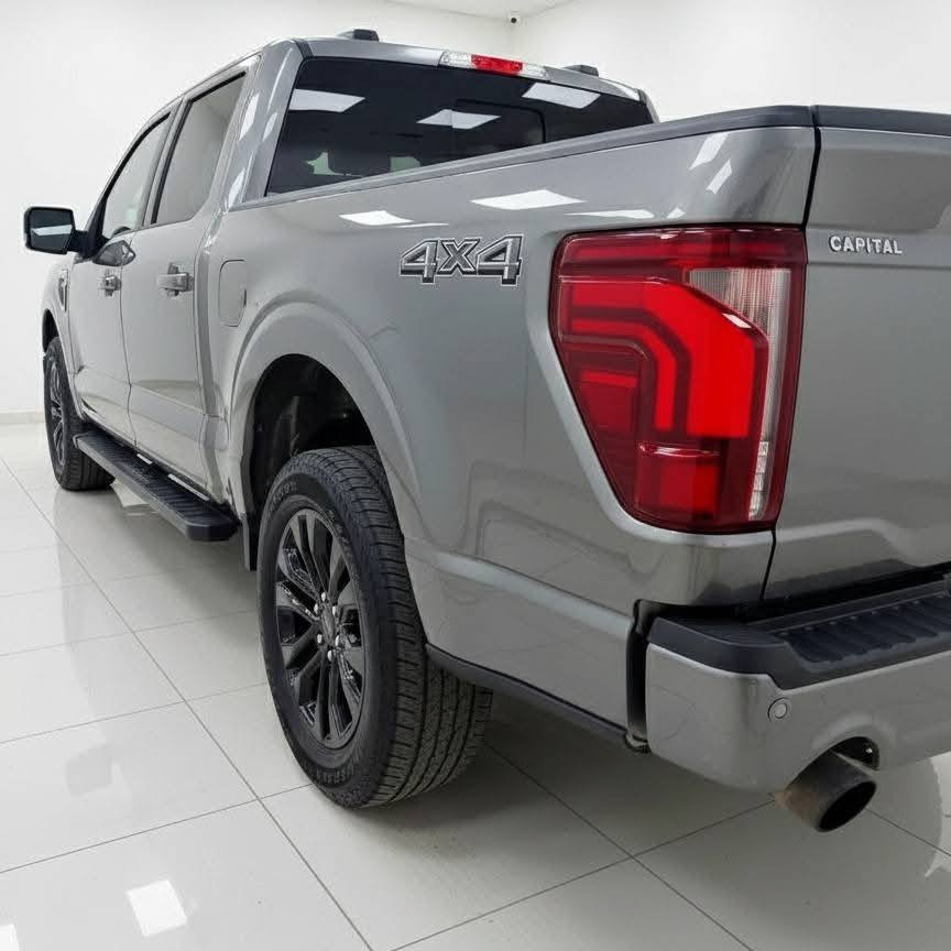 بسم اللّه الرحمٰن الرحيم
اللهم صلِ على محمد والِ محمد 
للبيع فورد F150  2024 هايبرد فول مواصفات  اللون رصاصي غامق 
ماشية 7 الاف ميل فقط  يعني زيرو
بجم كبس شركة
حساسات امامي و خلفي 
رادار 360درجه
كامرات 360 درجه
ميز طعام
باب بدي فتح عل البصمة كهربائي
شاشات عدد 2 ديجيتل حجم كبير مال فول مواصفات 
قيادة ذاتيه و تحديد مسار واتو ستوب توقف ذاتي
كير 10 نمر 
كشنات كهربائي و تدفئه  وجلد  و ميموري
ستيرن كهربائي و تدفئه 
مري كهربائي و اشاره و كامرا 
بصمات دخول ابواب و رمز سري
انارة محيطية 360 درجة 
منافذ كهرباء 220 فولت و كذلك 110 فولت بكل مكان بالسيارة  3 منفذ بالبدي طلب خاص 
وضعيات القيادة اكثر من 7 انظمة ( جبلي و صحراوي و اقتصادي و طبيعي و سبورت و سلس و صخري و ممطر الخ...)
محرك 3500 تون تيربو كير 10 نمر ، 4 ويل درايف 
 السيارة  حادثها تبديل بدي و  كلير فقط من الامام قطعتين بدون داخل او ايرباك  فقط السيارة كاملة و مرقمة بغداد 24/24 

لمزيد من المعلومات و التفاصيل واتس اب او اتصال 
 
***********
