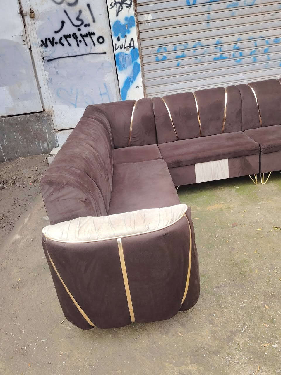 سلام عليكم ديوان للبيع 7 امتار تفصال وليس سوكي  سعر260  الف
مكاني أسرئ مفقودين ***********
