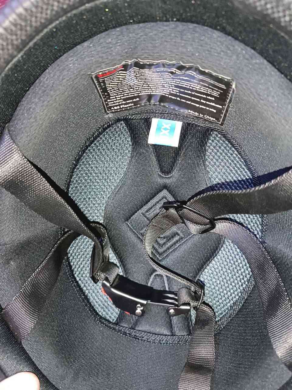 سلام عليكم للبيع خوذة دراجة بهذا الشكل أوربية هاتف ***********
