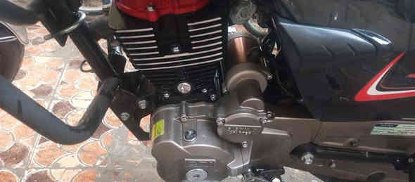 شاينغ موديل 23 ورقم وسنويه وكلشي كامل وكل كهربائياتها تشتغل ومابيها نقص من ايدك للشارع العنوان حسينيه الراشديه السعر مليون و 750 وبيهه مجال الرقم ***********
