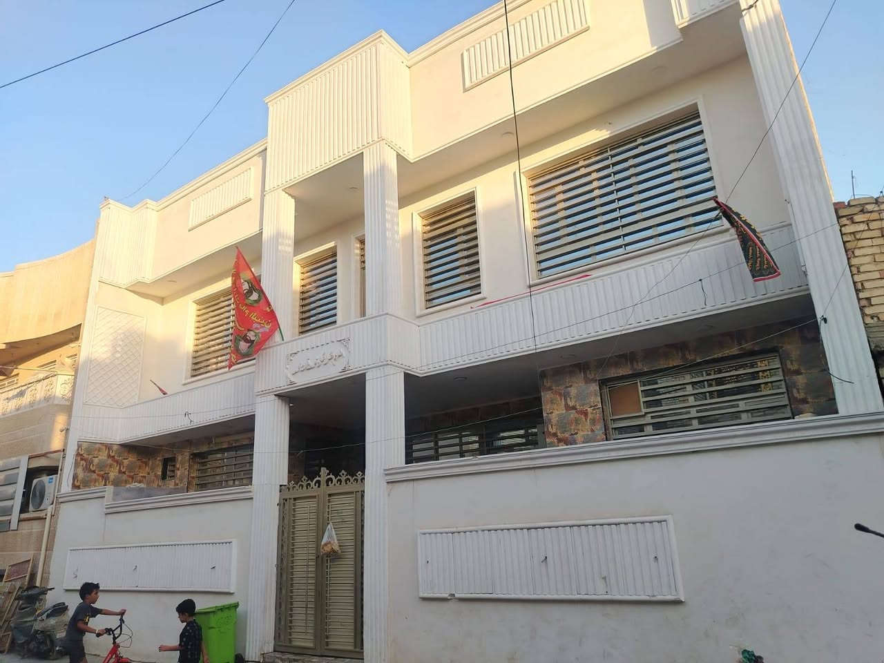 بيت 150 متر الدوانم شارع بيت عنيد سند 25
طابقين بناء حديث2025 درجة اولى تجي وتشوف بعينك كامل بدون اي نقص 
4 غرف نوم 4 حمامات 
استقبال صاله مطبخ كبير  حار بارد
منور عدد 2 
سطحين 
***********

