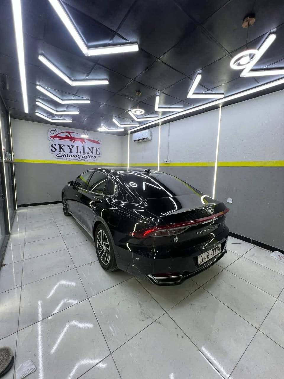 هونداي ازيرا گراندور 2022
لون اسود موديل 2022 و ماشية 53 ميل
 

( بيها فقط جاملغ امامي تبديل 
وصبغ كلير الجاملغات الخلفية بدون حادث بدون ضرر ) 

……..  مواصفات السيارة  ………

مواصفات فوووول

وارد كوري  بانزين 

محرك 2500 تنفس طبيعي

كشنات جلد 

بصمة تشغيل و ابواب 

جام امامي خلفي اوتو 

تدعم كار بلي و اندرويد اوتو 

٢- كاميرات خلفية

لايت امامي دبل عدسة زينون + انارة نهارية

بگ لايت خلفي led 

٤- الكشنات الامامية اثنينهم كهرباء 

الكشنات الامامية تدفئة + تبريد 

الكشنات الخلفية تدفئة 

حساسات امامية + خلفية

رادار امامي + جانبي + نقاط عماء

انارة ترحيب عند الاقتراب من السيارة

مري شفط + اشارة بالمري

زر للتحكم بارتفاع اللايت الامامي 

منافذ للطاقة و الشحن امامي + خلفي 

شاحن وايرلس 

تبريد منفصل للراكب و السائق 

قطعتين تبريد امامي + خلفي

تدفئة بالستيرن 

جنطة كهرباء + فتح عند الاقتراب

3 وضعيات للقيادة 

هاند بريك بصمة كهربائي

نظام Auto Hold اوتو هولد 

انارة حمراء بالابواب 

حساسات بالابواب للتنبيه عند فتح الباب و سيارة 

قادمة من الخلف 

نظام المحافظة على المسار 

كروس ( تحكم بالسرعة )

نظام ترحيب صوتي

تخم تاير مشيلن 

رقم بصرة هزة جديدة 
السعر 190 

***********
