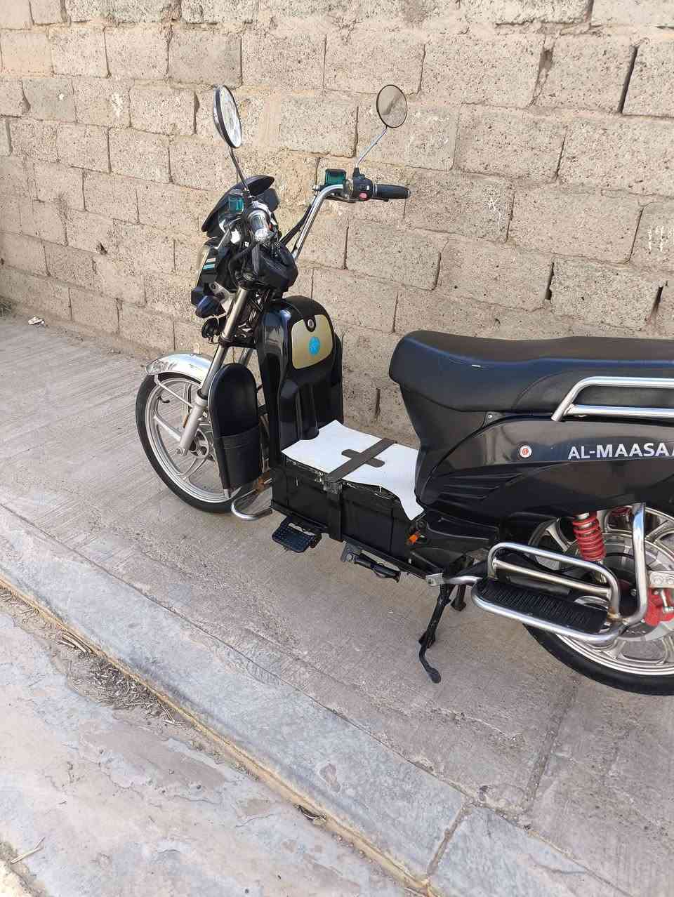 للبيع هارلي الماسه
5باتري 
نضام سويج +بصمه تشغيل عن بعد
ماطور نظيف 
.  ار رجوع للخلف 
4سرع
بطاريات عشره ونص يقرن كهربائيات كلها شغاله اي نقص مابيه نضافه فول ملاحظه دراجه ع فحص سعر 400 بيه مجال لشراي 
***********
+9647827587898
