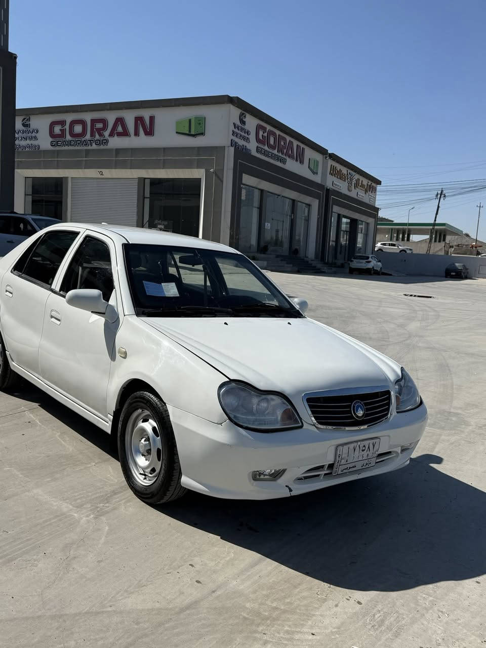 2013بيها صبغ حزام بدون دواخل بشرط جماليه 

محرك كير بشرط 

كابون بانزين 

السعر 42 وبيها مجال بسيط وعليها غرامه 500 دولار تنكطع من السعر 

السياره كاعده واحلا من صور ومصروف عليها 

***********

***********
