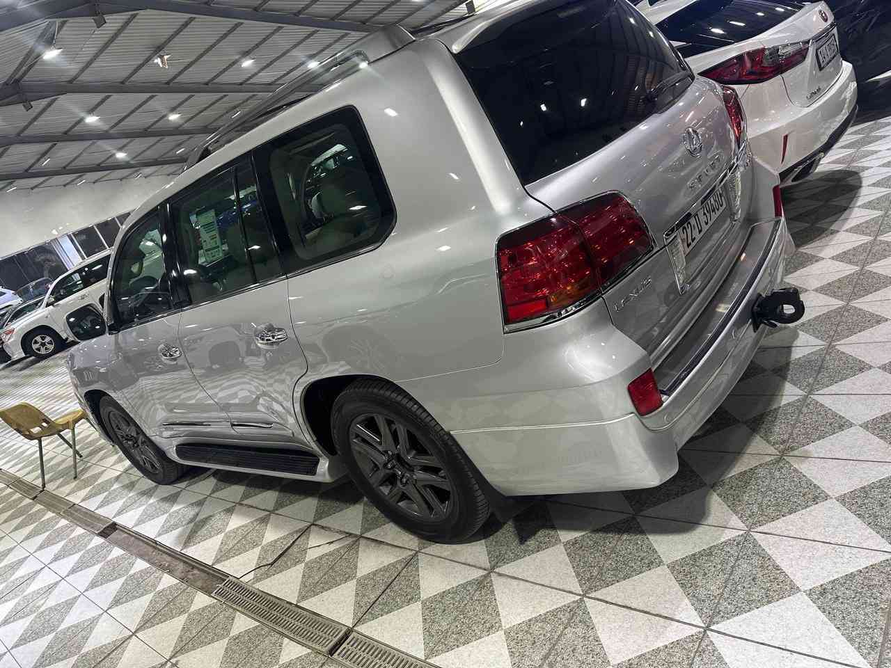 السلام عليكم
لكزز 2011
رقم اربيل الجديد
كفاله عامه 
ماعدا بارد بالباب الخلفي 
مكينه كير تبريد كله كفاله
حداديه تخم تاير كله جديد
العنوان البصره
الهاتف
***********
