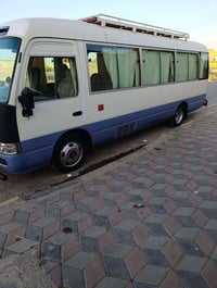 للبيع كوستر ياباني افلاونزا موديل 2010 منظومه غاز 80 لتر كير محرك أكسل...