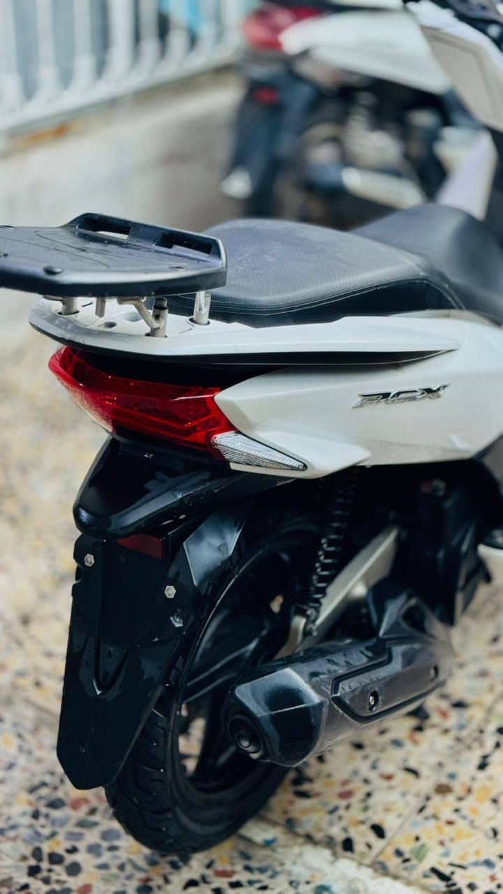 للبيع جيل ثاني ماشيه ٤٢ الف نضيفه مابيها اي نقص بغداد الرصافه ***********
