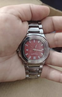 متوفر مجموعة ساعات وزن يميل الى الثقل اختام منفذ يومي شغال سعر القطعة ...