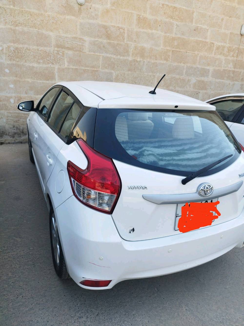 تويوتا يارس 2015 شرط كير ومحرك وتبريد شركة  ماشية 135000 بيها هلال جاملغ خلفي صبغ وشبر بالقمارة السعر $    104 وبيها مجال موصل الايسر للتواصل ***********