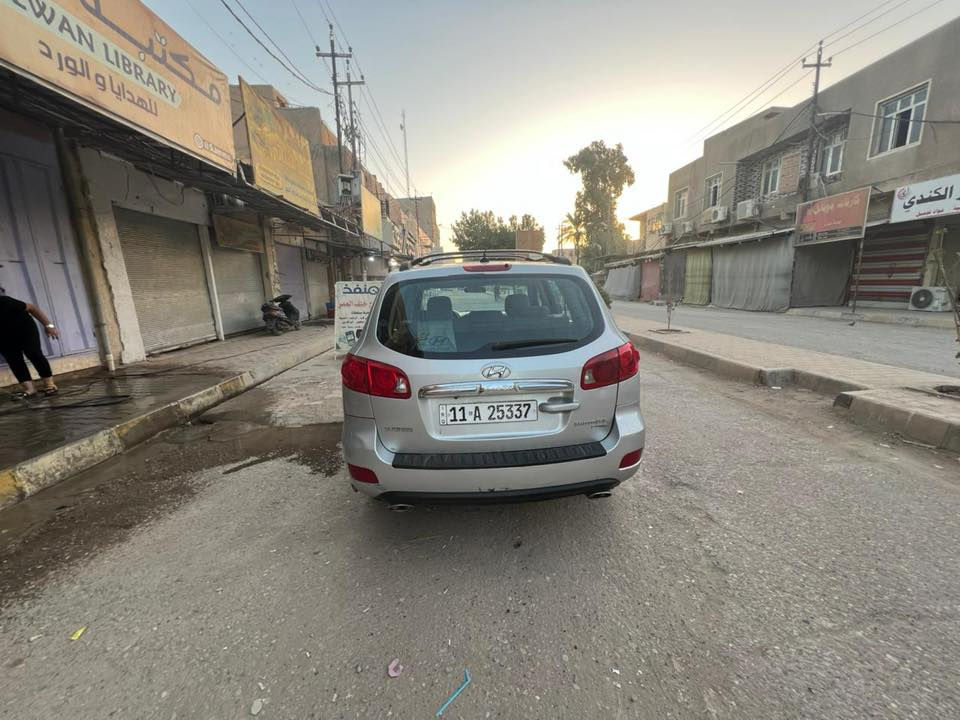 سنتافي ٢٠٠٨ امريكي سياره ضررها بنيد ومبدل ومصبوغ وحاليا بي جراد سياره بيها طخات بسيطه وكلها ليبل واحد  تبريد وتدفئة  شغال وخير من الله كير ومكينه جدد السياره داخلها  وخارجها نظيف كلش تخم تاير وصدر جديد وبيها منظومه غاز ٦٠ لتر مكينه ٦ سلندر ٢٧٠٠ رقمها بغداد الدولي مشروع وطني تحويل ثاني يوم    البيع سعر ١١٥
مكانها ديالى الخالص للتواصل ***********
