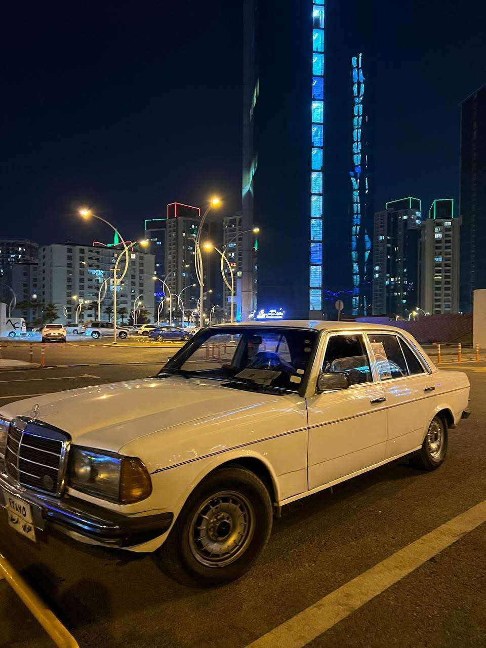 🌺ماشاءاللە تبارك رحمان 🌺

سلام عليك اخوان عندي 
مرسیدس1982كلاسيك 230Eكير محرك كهربايات شرط  محرك بطە دعامي لال دعامي مكفول سبغ عام جمالي بدون ضربة سيارة جديد تحویل غرامة کلش شرت سیارة بسمی
سعر45$
مکان اربیل 
رەقم *********** ڤایبرە واتسئاب أربيل, العراق
