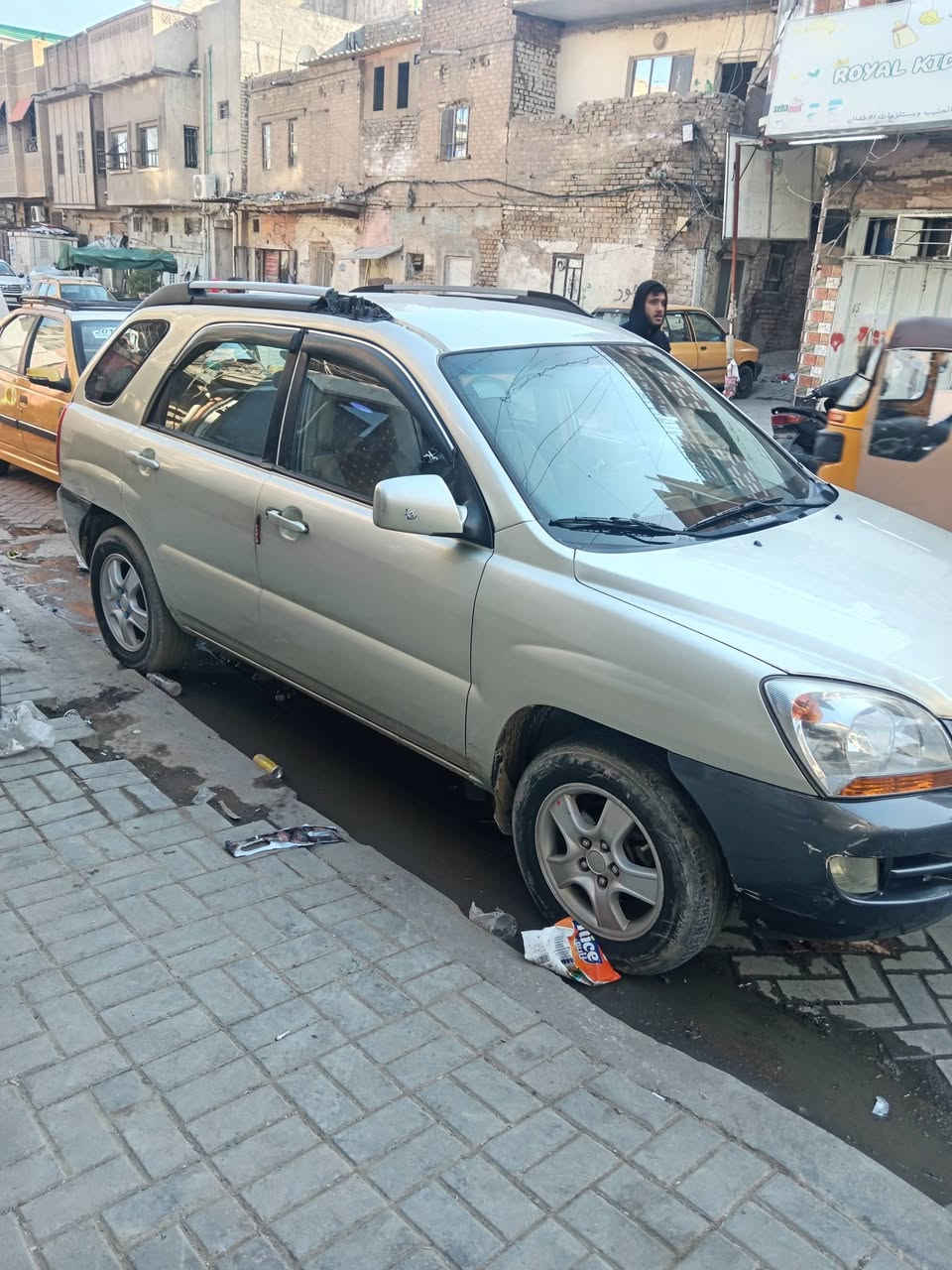 السلام عليكم من رخصة الإدارة المحترمة كيا سبورتج موديل ٢٠٠٧ رقم بغداد نكليزي تحويل مباشر السياره كاهزه من كلشي بيها ضربه تكمه مصبوغه عام ٤ سلندر حجم المكينه ٢٠٠٠ كير مكينه تبريد كهربائيات مكفولات السعر ٨٣ وبيها مجال مكان السياره بغداد الكفاح قرب مستوصف الشيخ عمر رقم الهاتف *********** اسف على الإطالة
