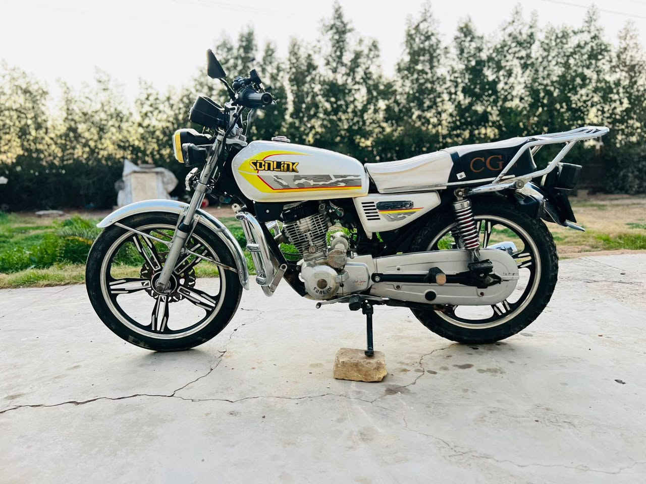 السلام عليكم دراجه للبيع موديل 23 بصمتين عن بعد تشتغل سلف كهربائات كلها شغاله كل نقص ما بيها الانتصال ع رقم ***********/***********
