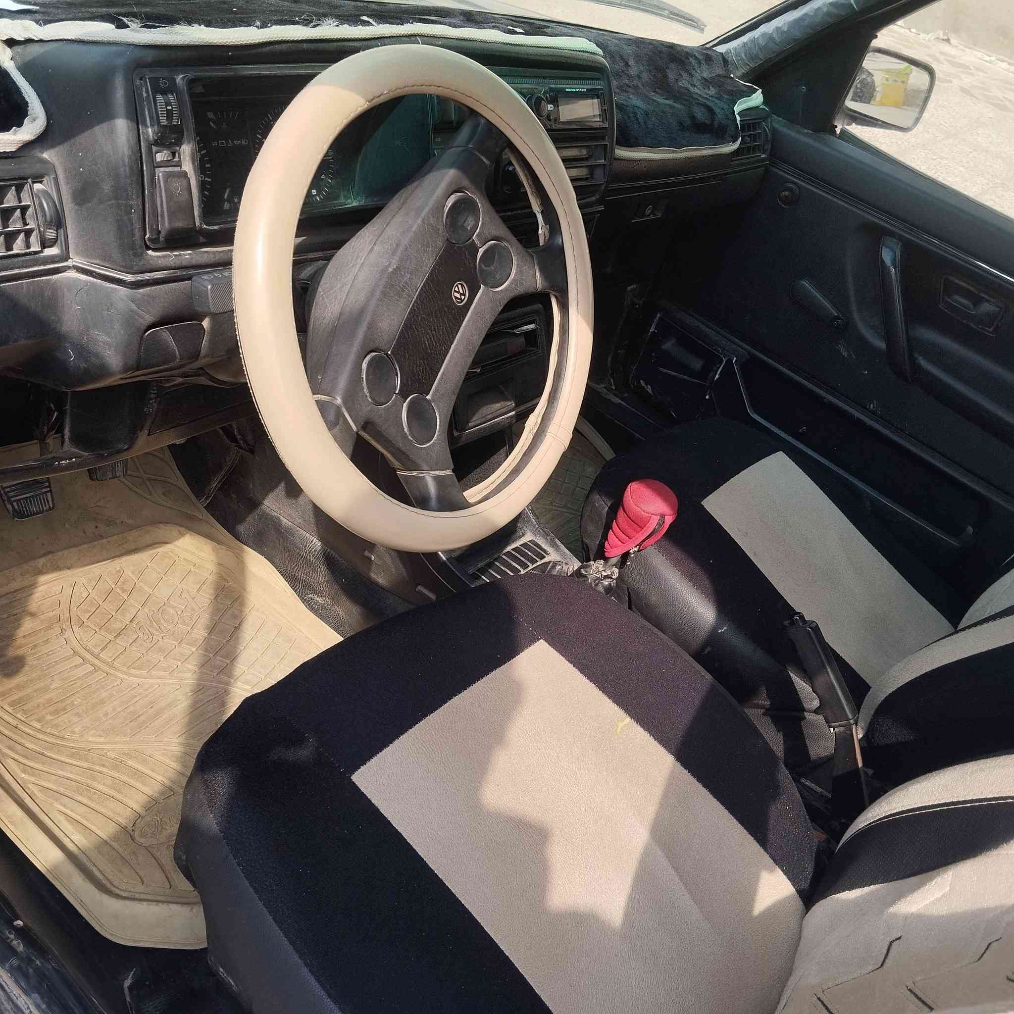 السلام عليكم 
كولف جيتا 1990. للبيع
بدون صبغ بدون ضرر بيها نص باب السائق تطوير فقط
مكينا شرط جديده  كير شرط جديد
 طخم تايات ابو الخط البيظ جديد
باتري جديد سلف جديد دينامو جديده
الداخل تغليف بل كامل طخم اوجوها مال باب جديد جلد
مسجل شغال كهربائيات كامله 
كابون بيها وشغال
سنويه عظم لل 27
الشرعي موجود بل قاهره شرط التحويل 
السعر 30 وبيها مجال للشراي سياره مال جناي متعوب عليها
ستريت بور + تدفائه نار
*********** + واتساب
*********** + واتساب
