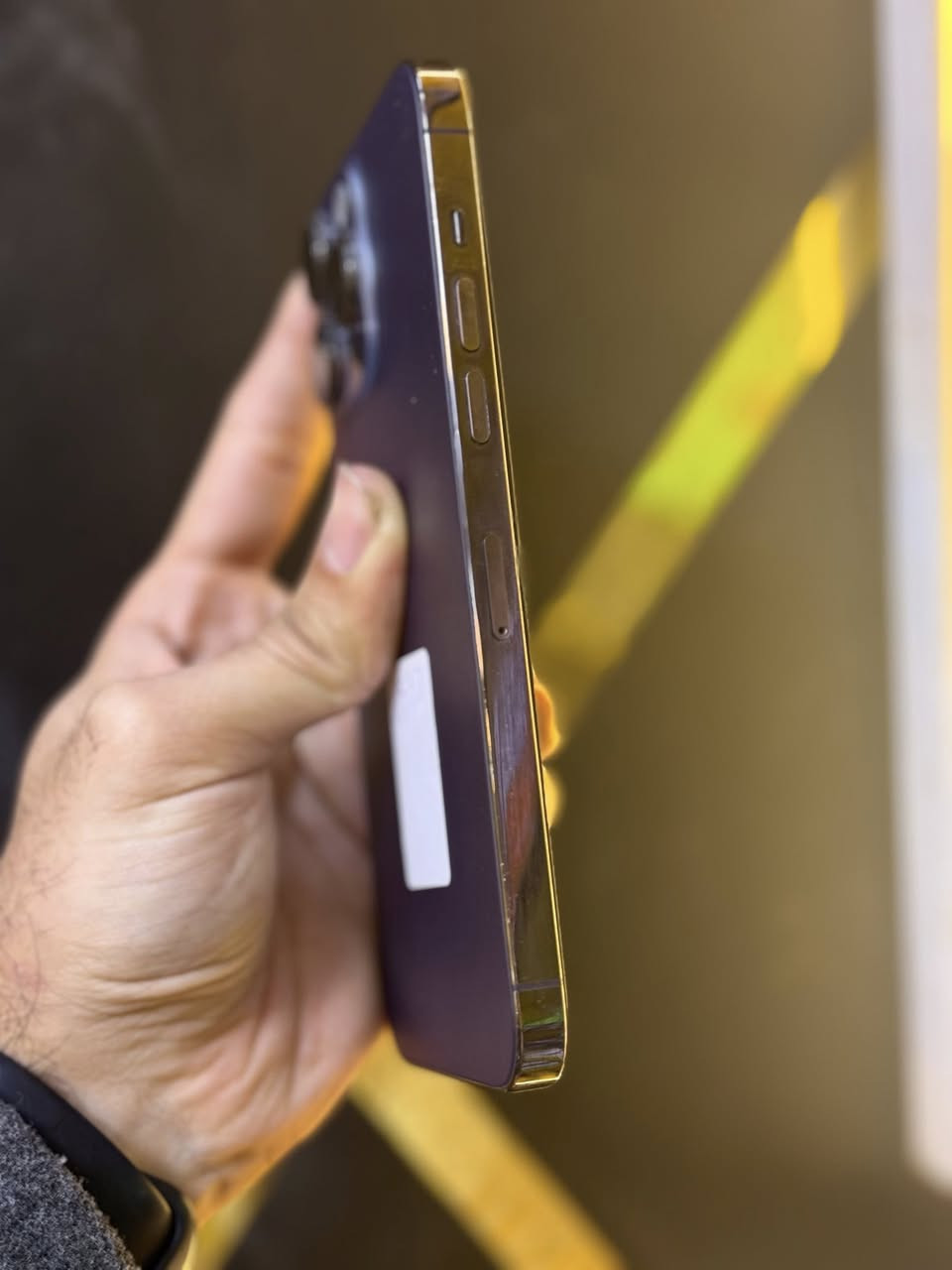 السلام عليكم
ايفون 14 برو ماكس 
ذاكره 256 
شرق اوسط 
ضمانه ماستر 
نظيف جدا 
مستبدل شاشه جيده جدا *
مستبدل بطاريه *
مابي اي عطل ولا اي خلل
مكفول من اي عطل
سعره 540 الف دينار 
مكاني بغداد كفاءات السيديه 
***********
