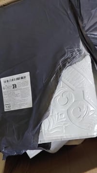 ورق جدار • ٣٠٠قطعة • ٤٠×٤٠