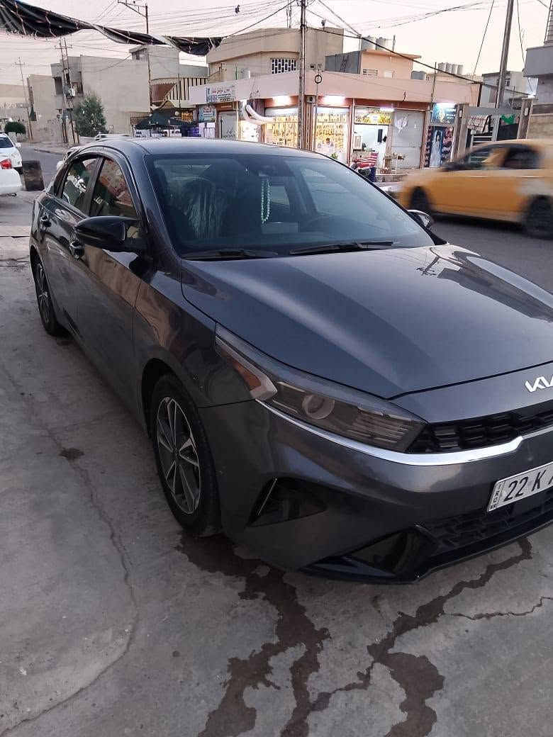 السلام عليكم متاح فورتي2022مواصفات رادار امامي خلفي جانبي تثبيت سرعه تحديد مسار مانع اسطدام
بسمي كابون بانزين
نصبتها كلش حلوه
  الحادث بابين والهلال جاملغ الوره جهت السكن وكم رصعه بل سقف متبين السعر 130وبيها مجال  رجائن الموشراي ليتعبني
*********** مكان السيارة موصل
