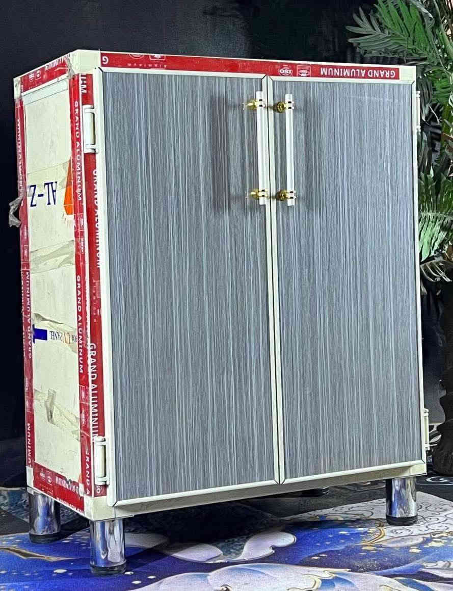 يتوفر جزامات احذيه قياس ارتفاع 85العرض 80العمق 40السعر 75الف توصيل مجاني داخل الموصل فقط الحجز اتصل على رقم *********** وتساب موجود على هذه الرقم اومراسله الصفحه العنوان موصل جانب الأيمن زنجيلي قرب عياده دكتور ثامر
