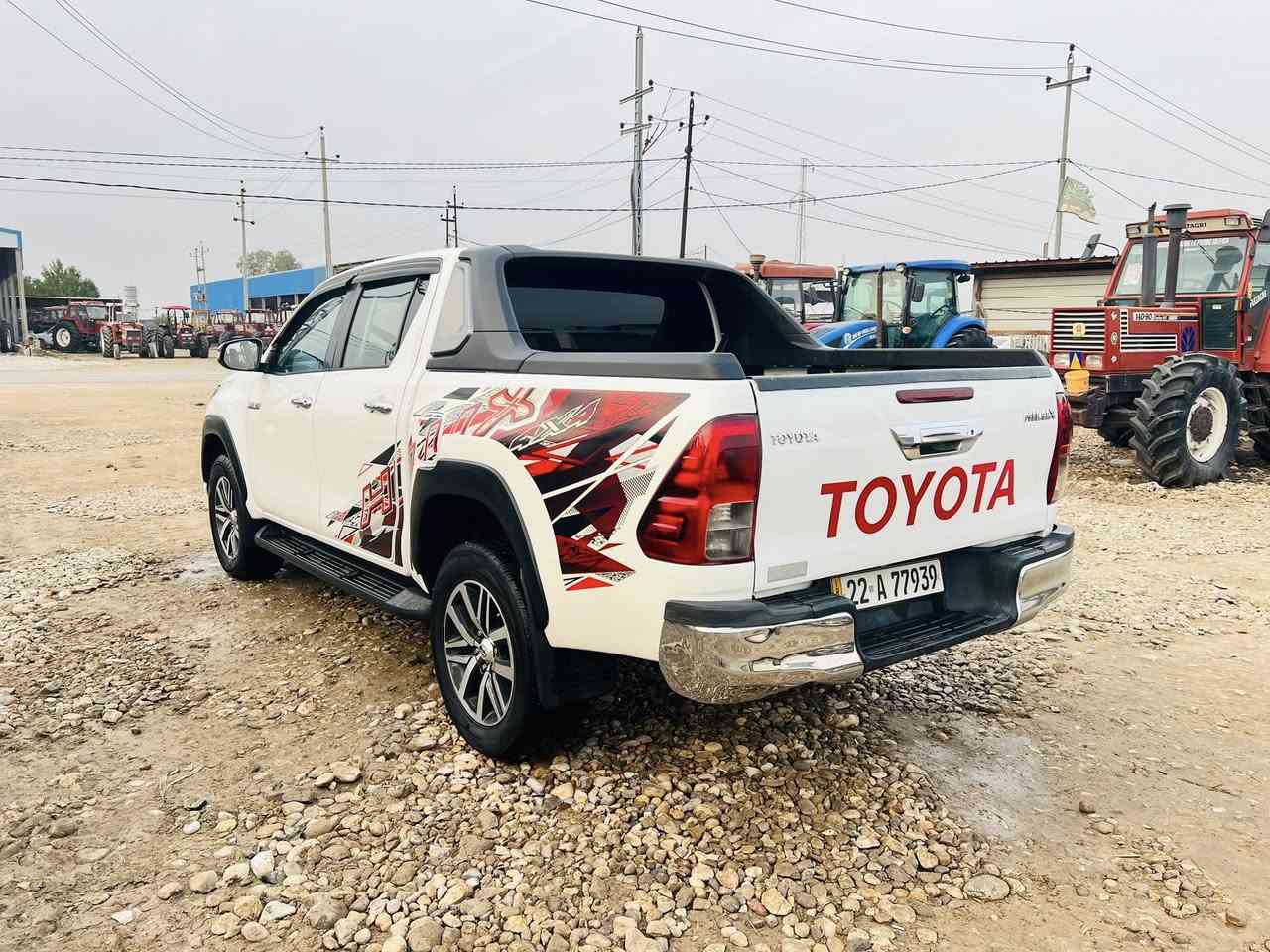 للبيع بيكم كاز كاز كاز
2017 محرك جديد رقم جديد 
ماشيه 130 جديده 
مكان واسط الزبيديه 
السعر 225 وبيها مجال 
***********
